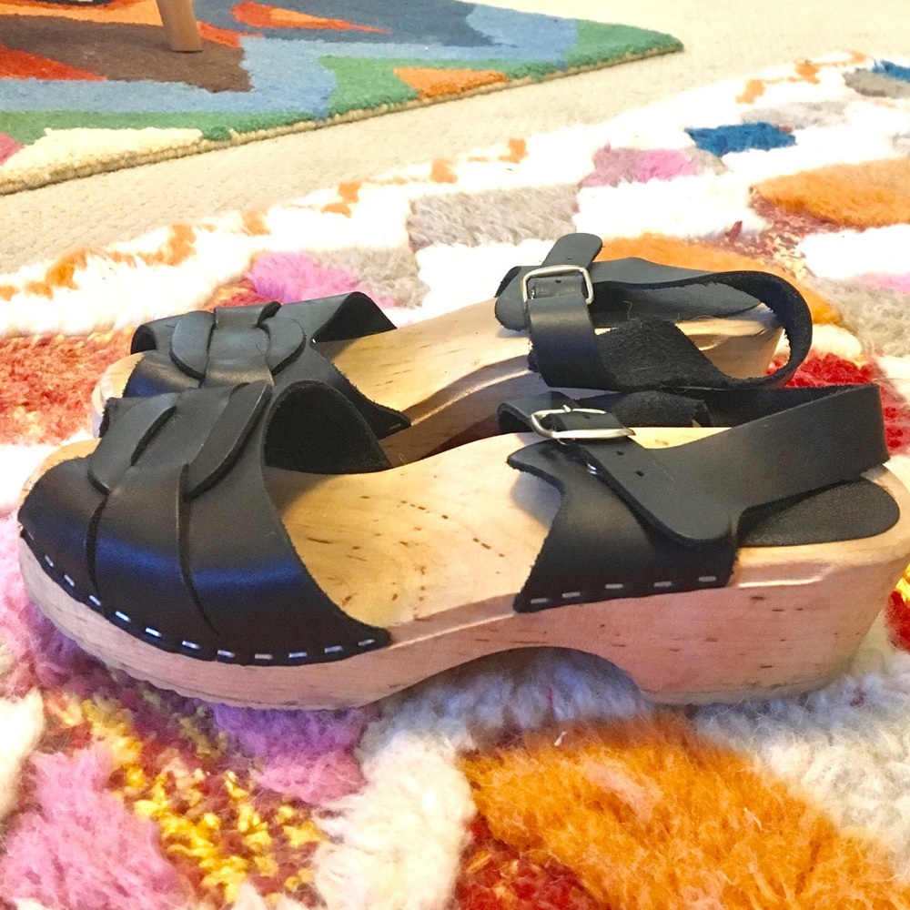 Black Low Lotta Clogs size 8